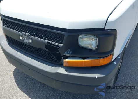 2015 Chevrolet Express 2500 Work Van z USA, uszkodzony, nr VIN 1GCWGFCF2F1184210